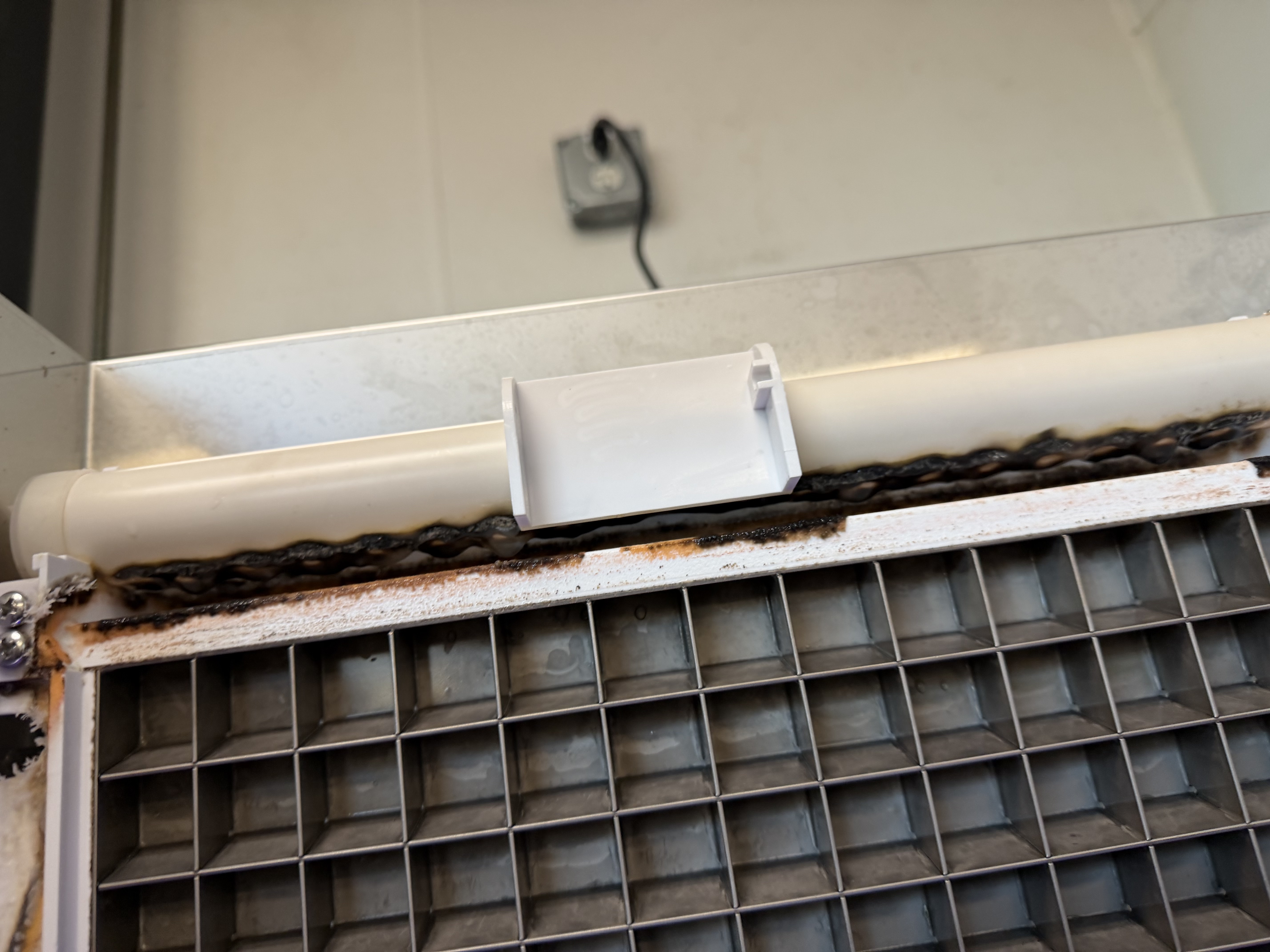 Dirty water feed or water dividing pipe on a commercial ice machine